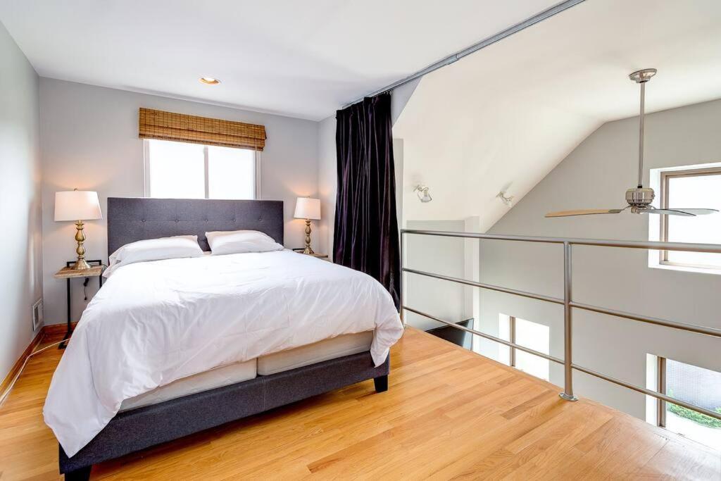 Stunning 2 Floor Penthouse Downtown *