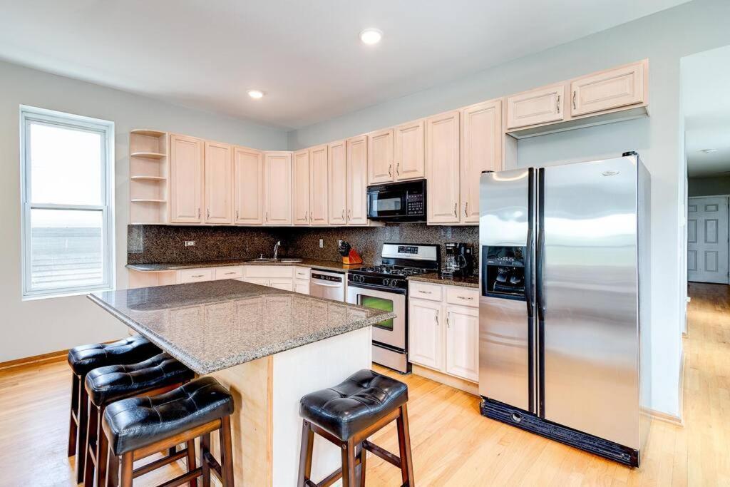 Stunning 2 Floor Penthouse Downtown *